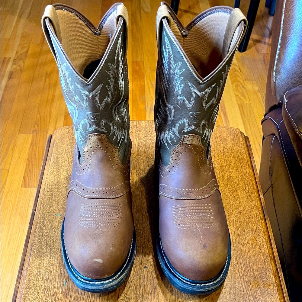 Ariat Workhog work Western Boots with composite toe and waterproof.